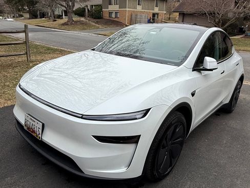 Used 2026 Tesla Model Y Long Range image 4