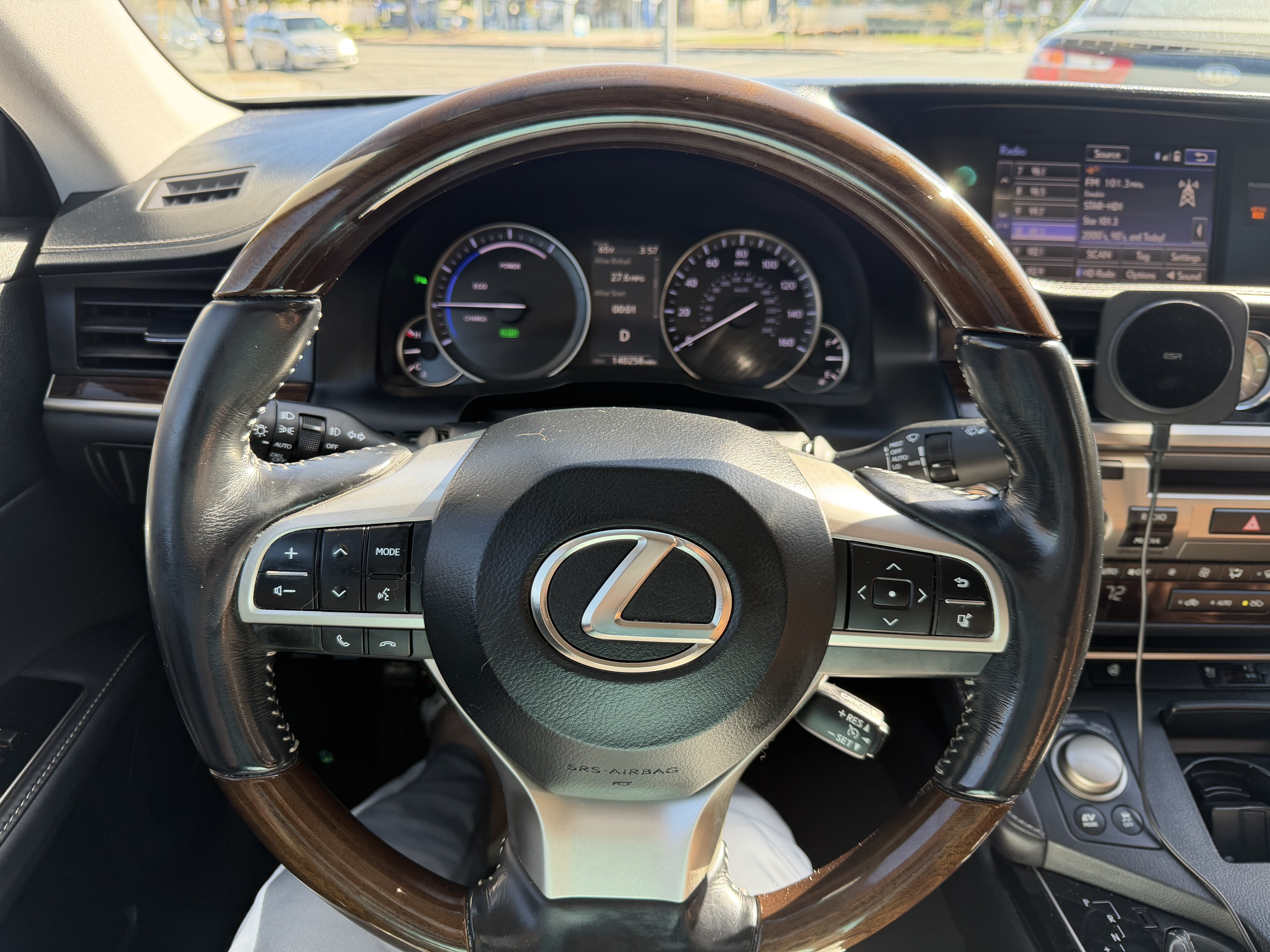 Used 2016 Lexus ES 300h w/ Navigation System Package FWD image 12
