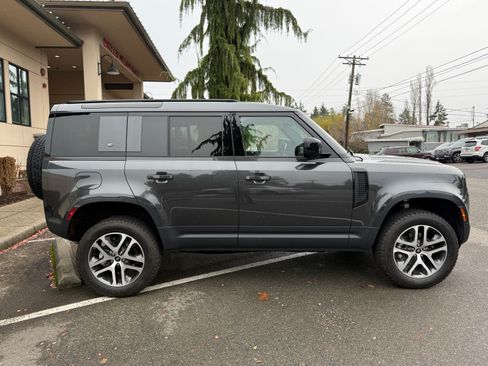 Used 2024 Land Rover Defender 110 S image 1
