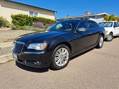 Used 2014 Chrysler 300 C w/ Light Group image 8