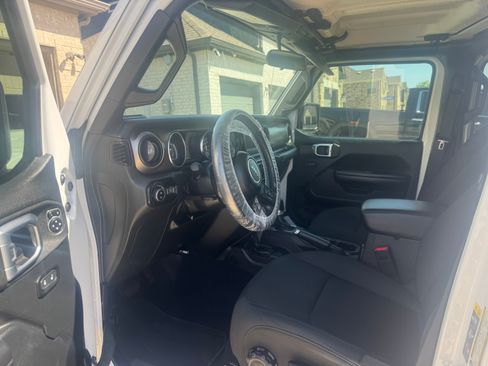 Used 2020 Jeep Gladiator Sport w/ Quick Order Package 24S image 8