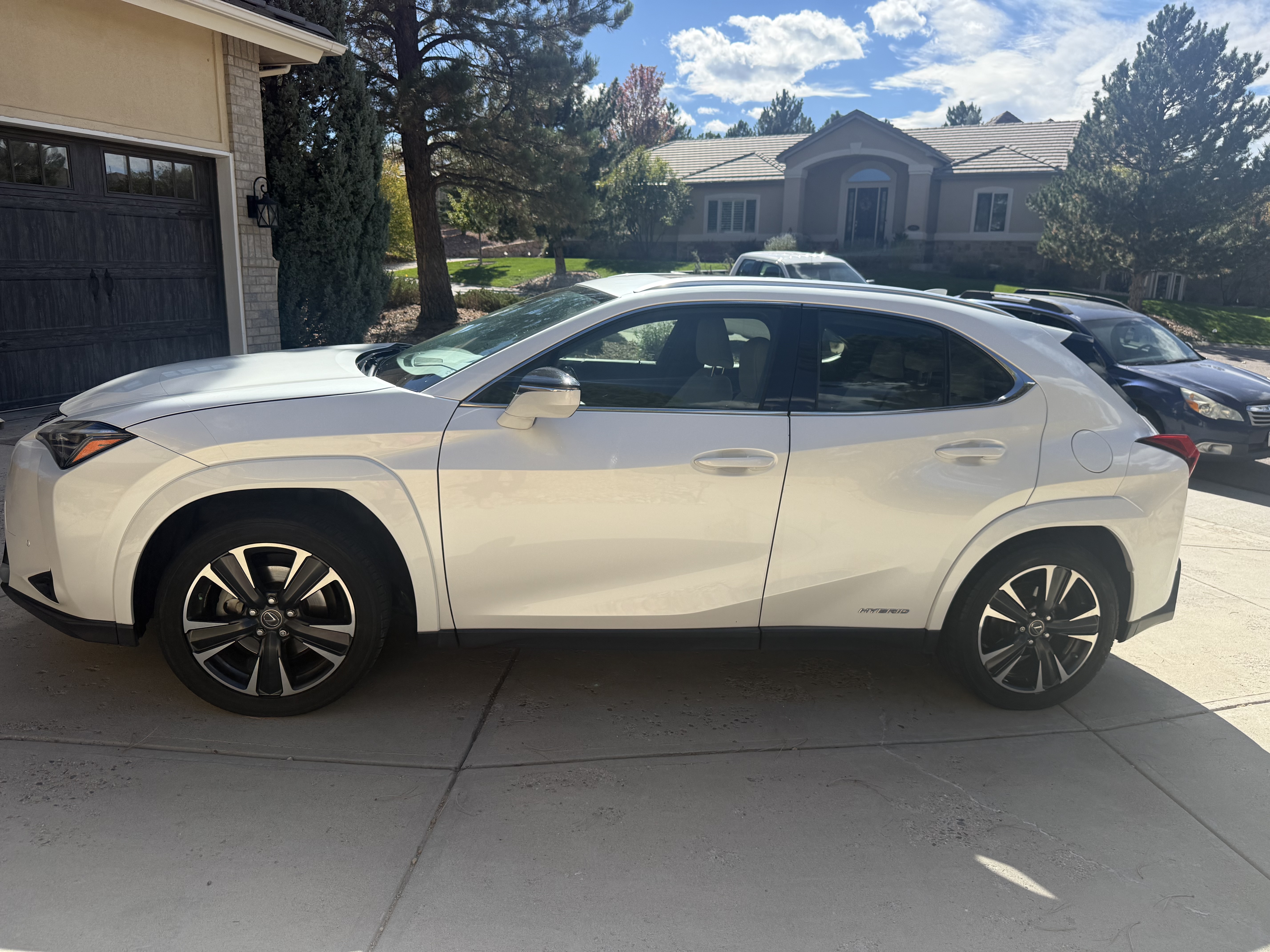 Used 2022 Lexus UX 250h w/ Premium Package AWD/4WD image 6