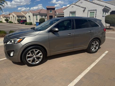 Used 2016 Kia Sorento SX FWD image 1
