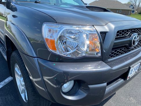 Used 2011 Toyota Tacoma 4x4 Double Cab w/ TRD Sport Pkg w/JBL Audio image 4