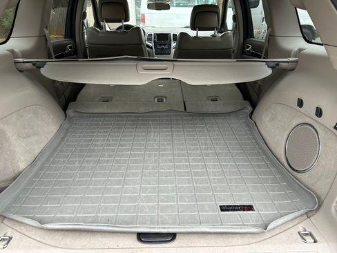 Used 2011 Jeep Grand Cherokee Laredo image 16