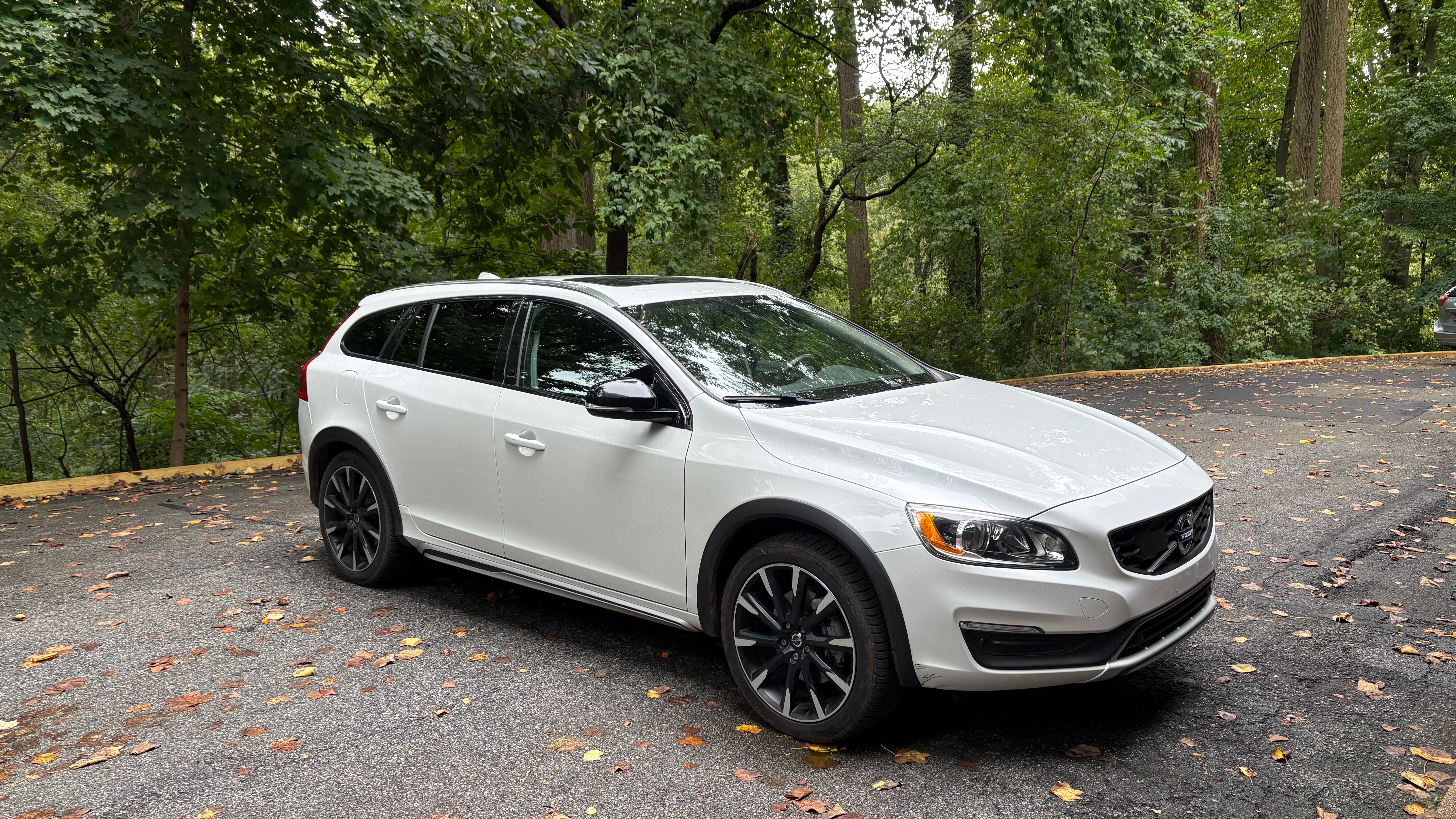 Used 2017 Volvo V60 T5 Cross Country w/ Climate Package AWD/4WD image 1