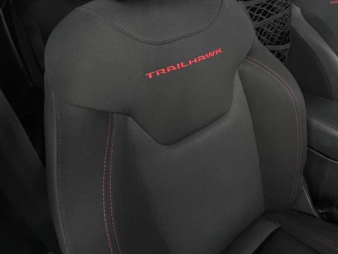 Used 2017 Jeep Renegade Trailhawk image 9