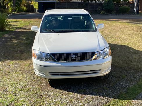 Used 2000 Toyota Avalon XL image 5