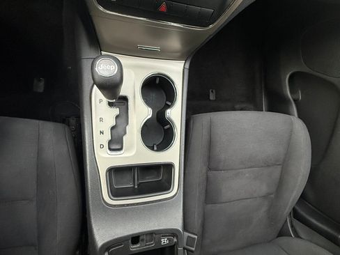 Used 2011 Jeep Grand Cherokee Laredo AWD/4WD image 8