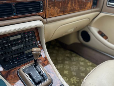 Used 1996 Jaguar XJ Vanden Plas image 17