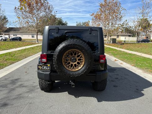 Used 2017 Jeep Wrangler Unlimited Sahara w/ Connectivity Group image 5