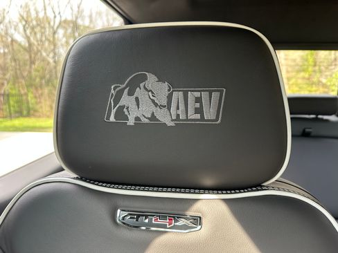 Used 2025 GMC Sierra 2500 AT4X w/ AT4X AEV Edition image 17