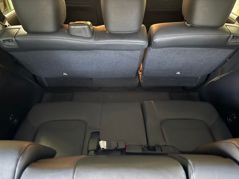 Used 2018 INFINITI QX80 Sport Utility 4D w/ Deluxe Technology Package image 13