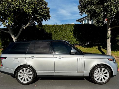 Used 2017 Land Rover Range Rover Supercharged image 2