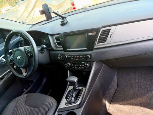 Used 2017 Kia Niro LX image 4