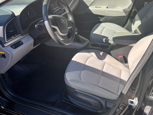 Used 2017 Hyundai Elantra SE image 6