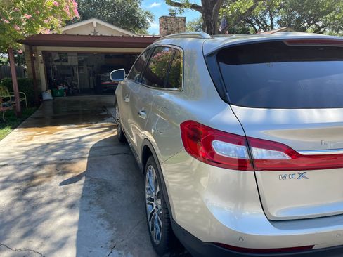Used 2017 Lincoln MKX Reserve FWD image 8