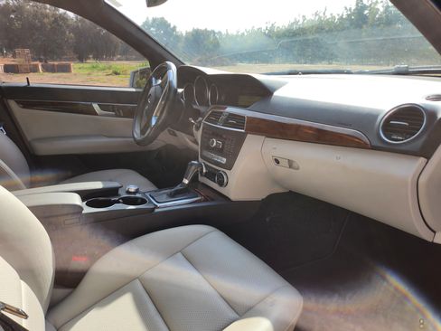 Used 2012 Mercedes-Benz C 250 Sedan image 9