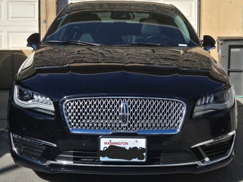 Used 2017 Lincoln MKZ Reserve w/ Technology Package image 2