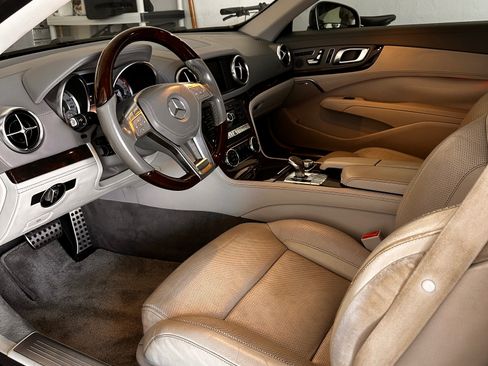 Used 2013 Mercedes-Benz SL 550 image 9