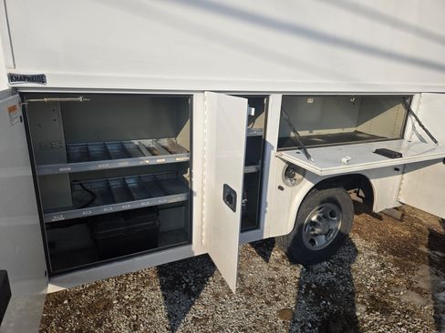 Used 2016 Chevrolet Express 3500 image 6