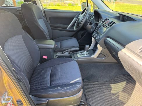 Used 2015 Subaru Forester 2.5i Premium AWD/4WD image 9