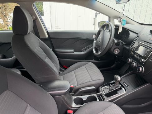 Used 2017 Kia Forte LX w/ LX Popular Package FWD image 5