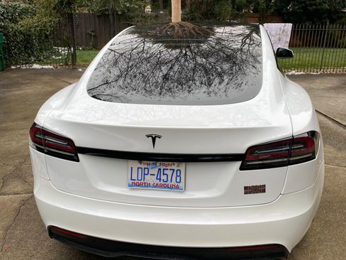 Used 2022 Tesla Model S Plaid image 4