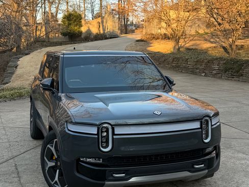 Used 2023 Rivian R1S Adventure image 8
