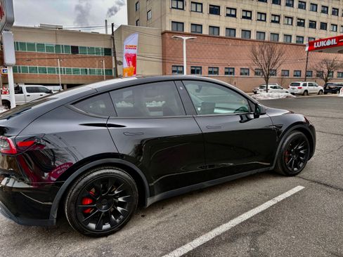 Used 2022 Tesla Model Y Performance image 4