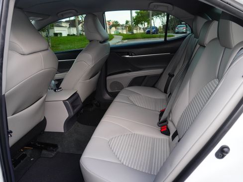 Used 2023 Toyota Camry SE w/ Convenience Package image 12