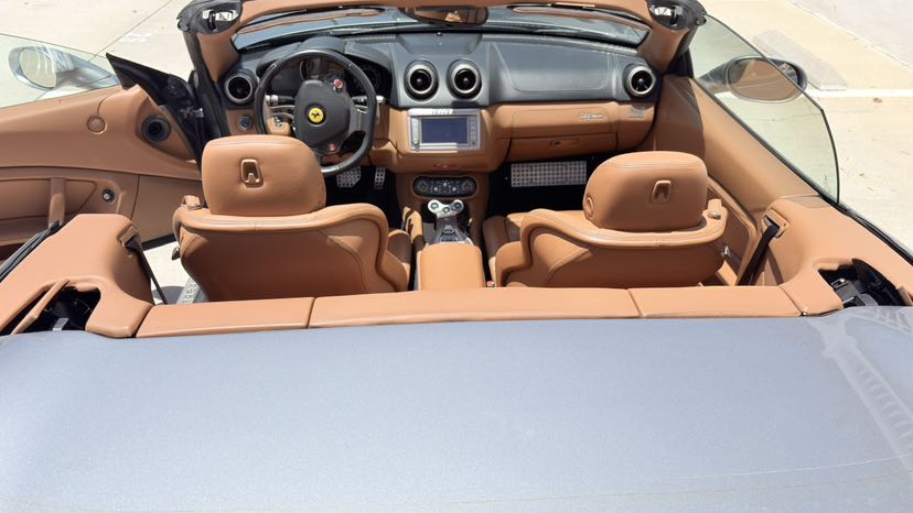 Used 2012 Ferrari California RWD image 8