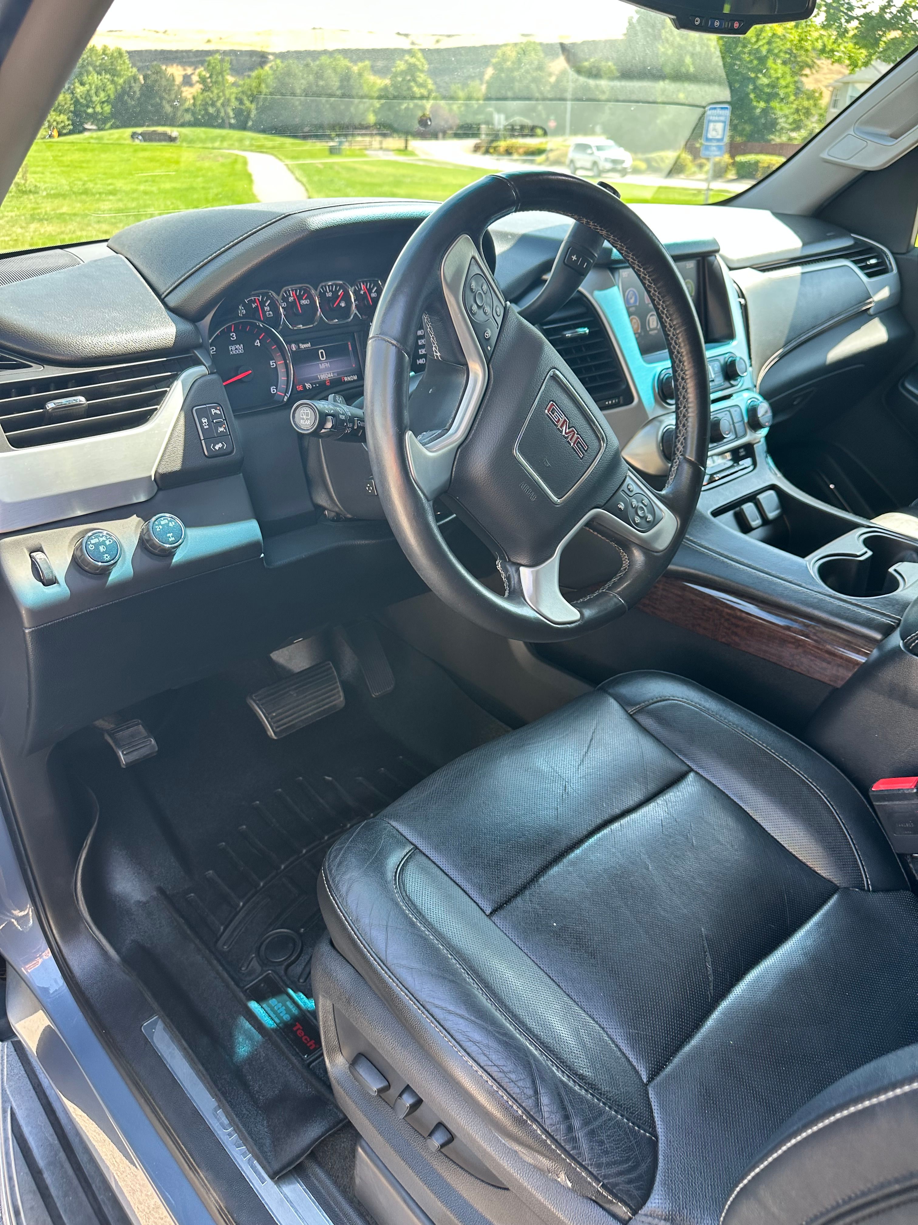 Used 2016 GMC Yukon XL SLT AWD/4WD image 6