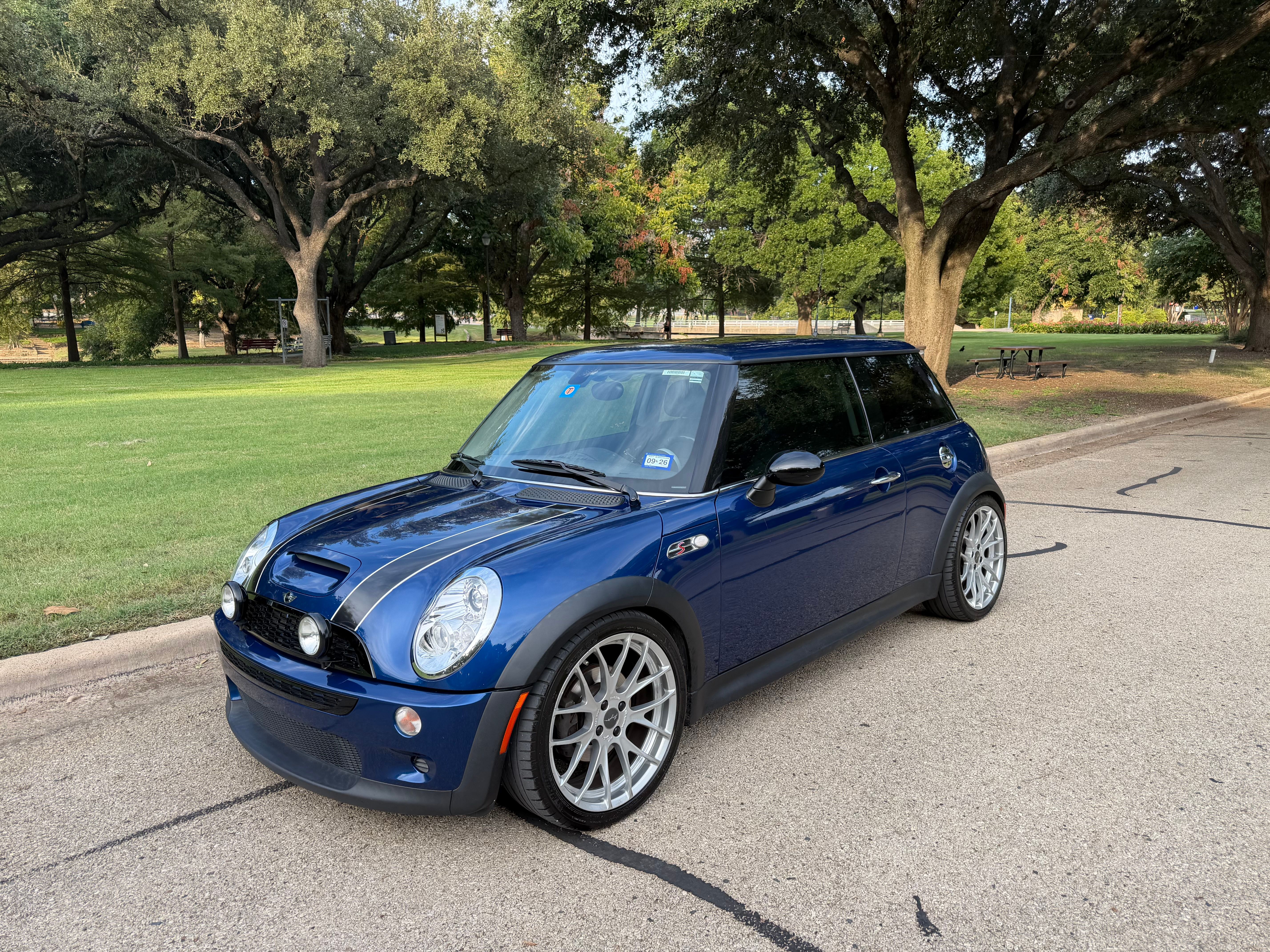 Used 2004 MINI Cooper S FWD image 2