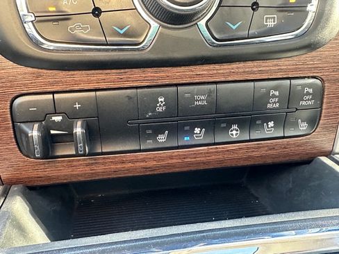 Used 2016 RAM 1500 Laramie w/ Convenience Group image 18