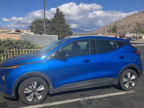 Used 2022 Chevrolet Bolt EUV LT w/ Convenience Package image 1