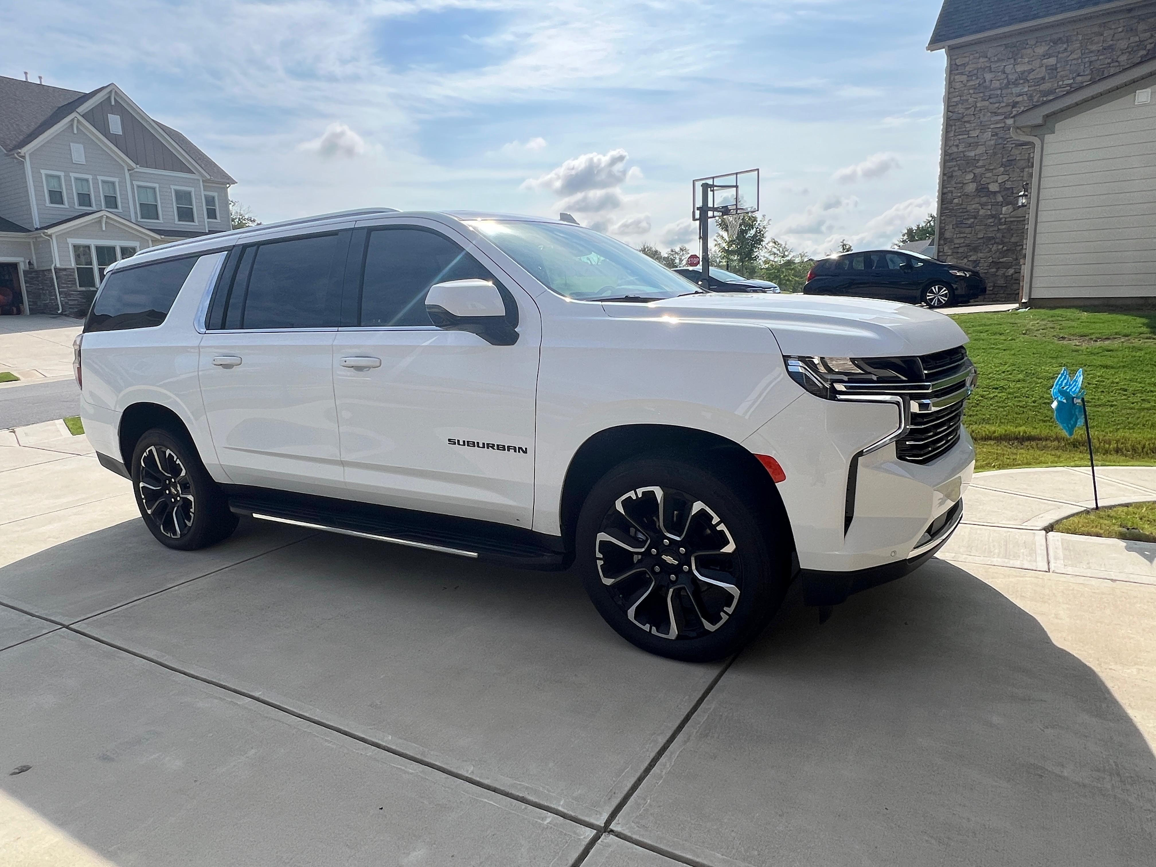 Used 2023 Chevrolet Suburban LT w/ Luxury Package AWD/4WD image 20