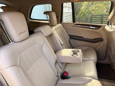 Used 2015 Mercedes-Benz GL 450 4MATIC image 13