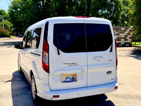 Used 2016 Ford Transit Connect XLT FWD image 5