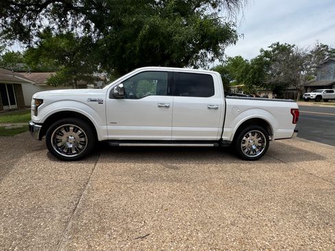Used 2015 Ford F150 Lariat image 9