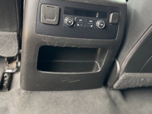 Used 2020 GMC Yukon XL SLT image 17