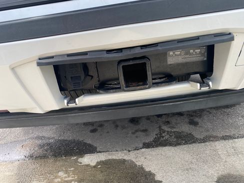 Used 2018 Cadillac Escalade ESV Premium Luxury image 15