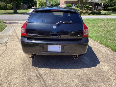 Used 2005 Dodge Magnum R/T w/ Convenience Group II RWD image 2