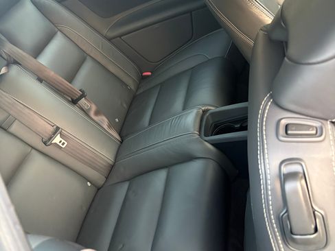 Used 2011 Volvo C70 T5 FWD image 2
