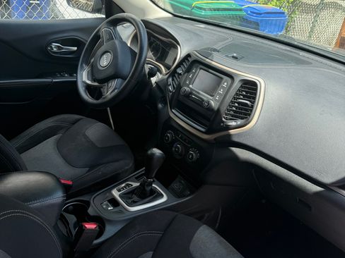 Used 2014 Jeep Cherokee Sport FWD image 8