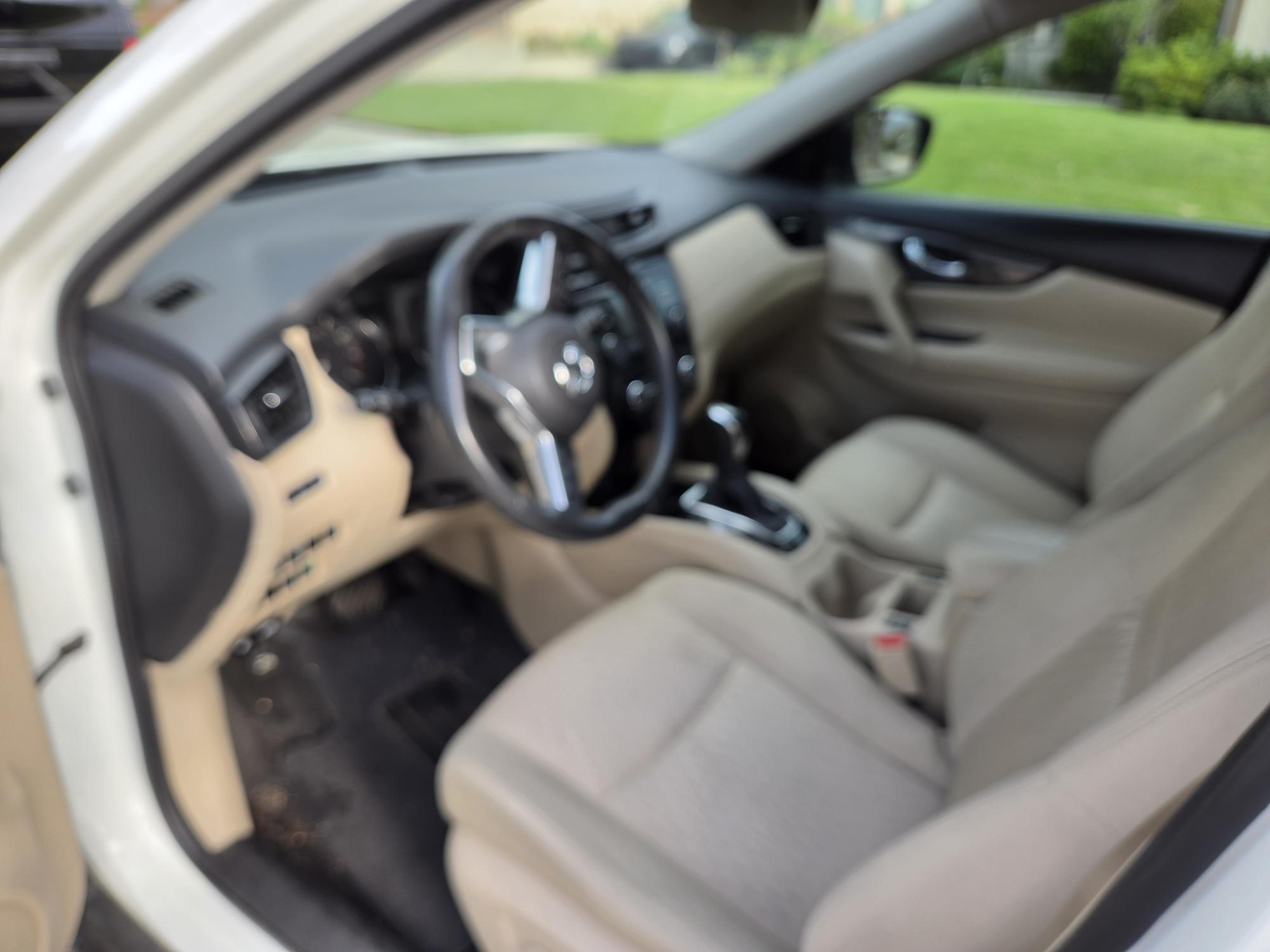 Used 2017 Nissan Rogue SV FWD image 5