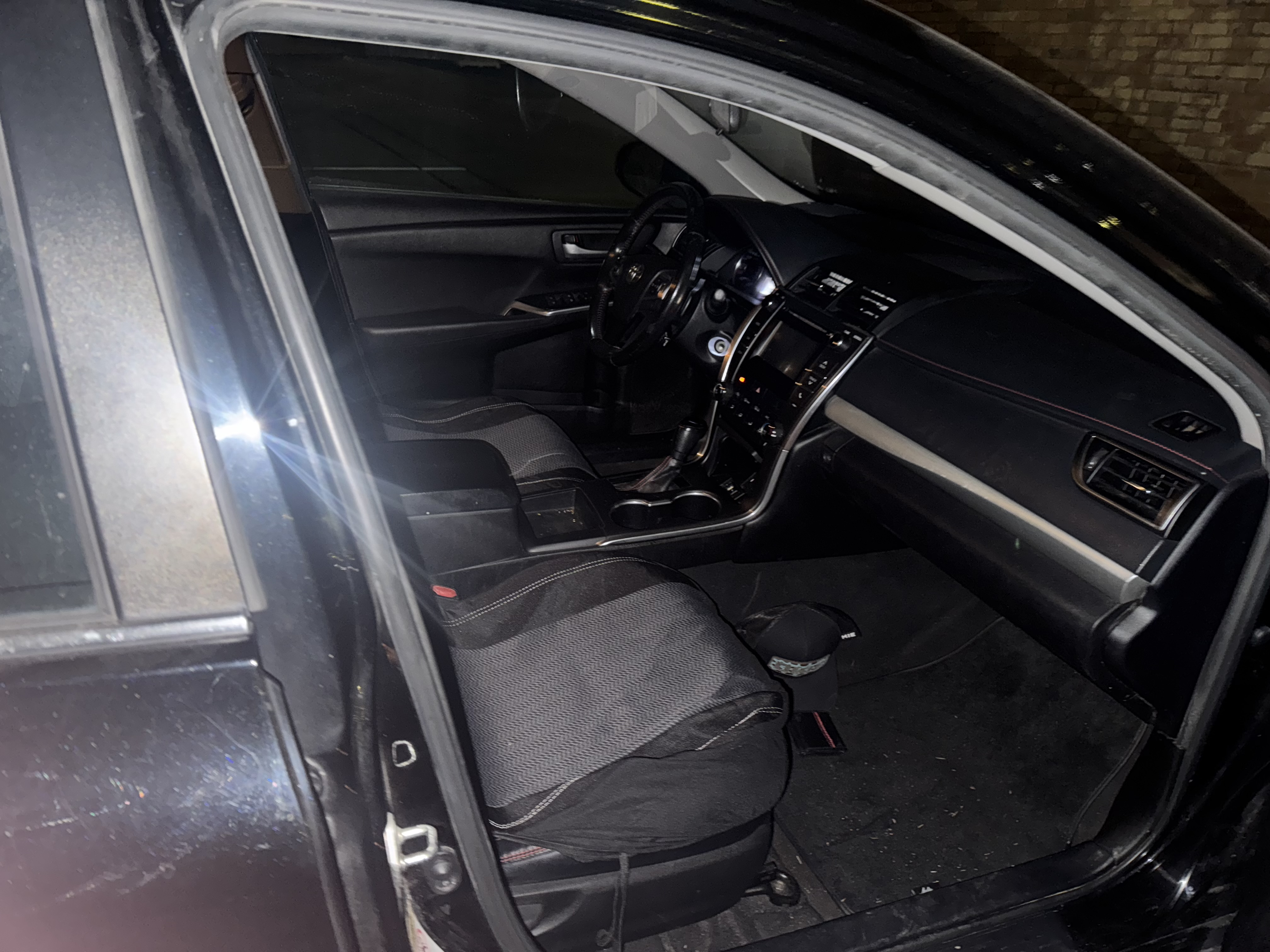 Used 2015 Toyota Camry SE FWD image 9
