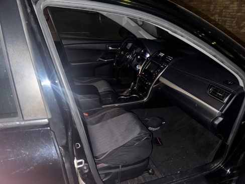 Used 2015 Toyota Camry SE image 9