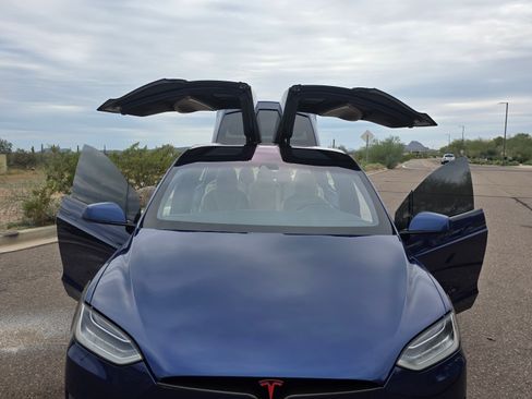 Used 2016 Tesla Model X P90D image 4