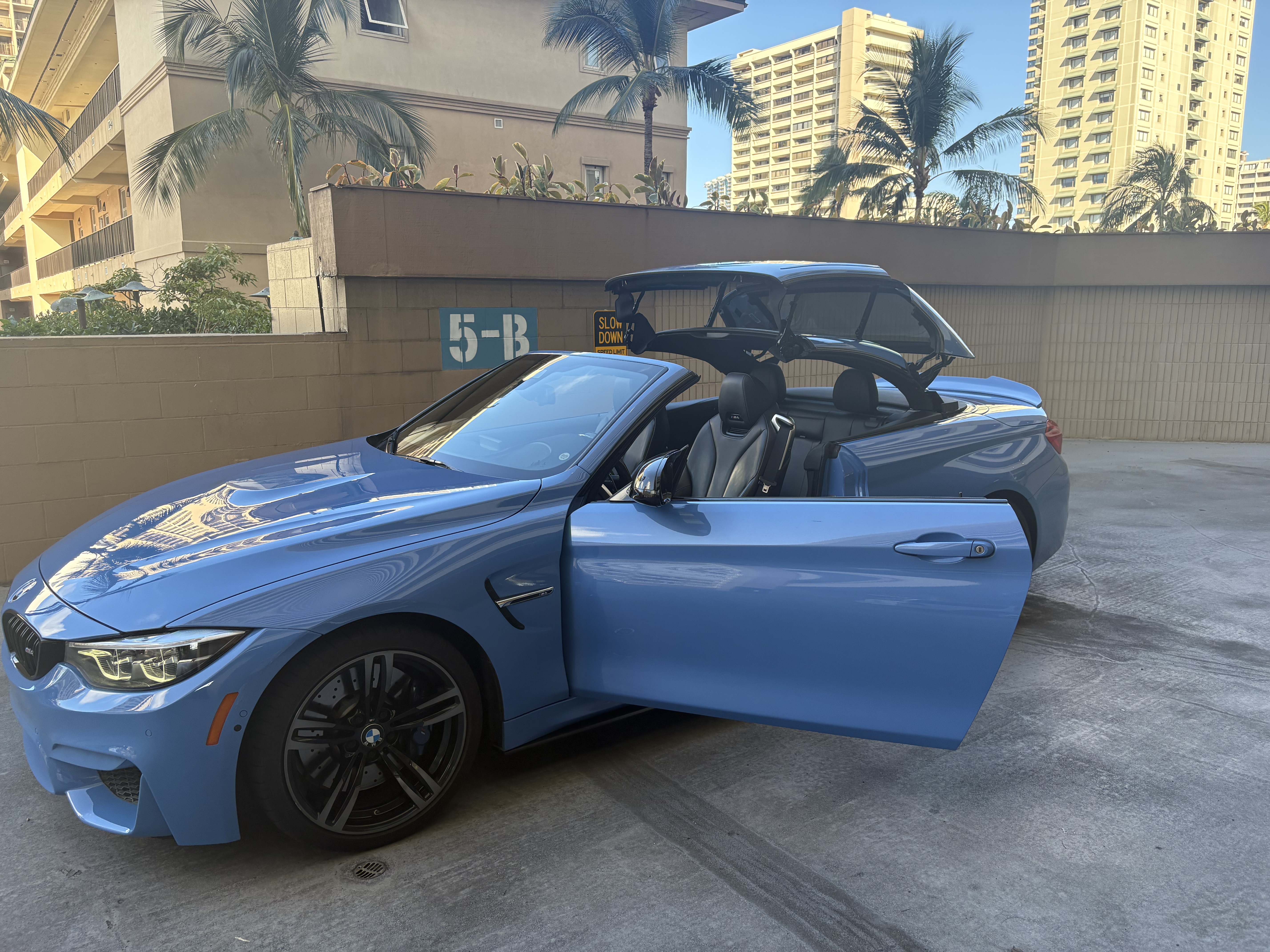 Used 2018 BMW M4 Convertible RWD image 8